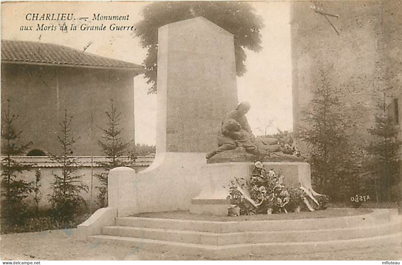 42* CHARLIEU  Monument Aux Morts          MA93,0106 - Charlieu