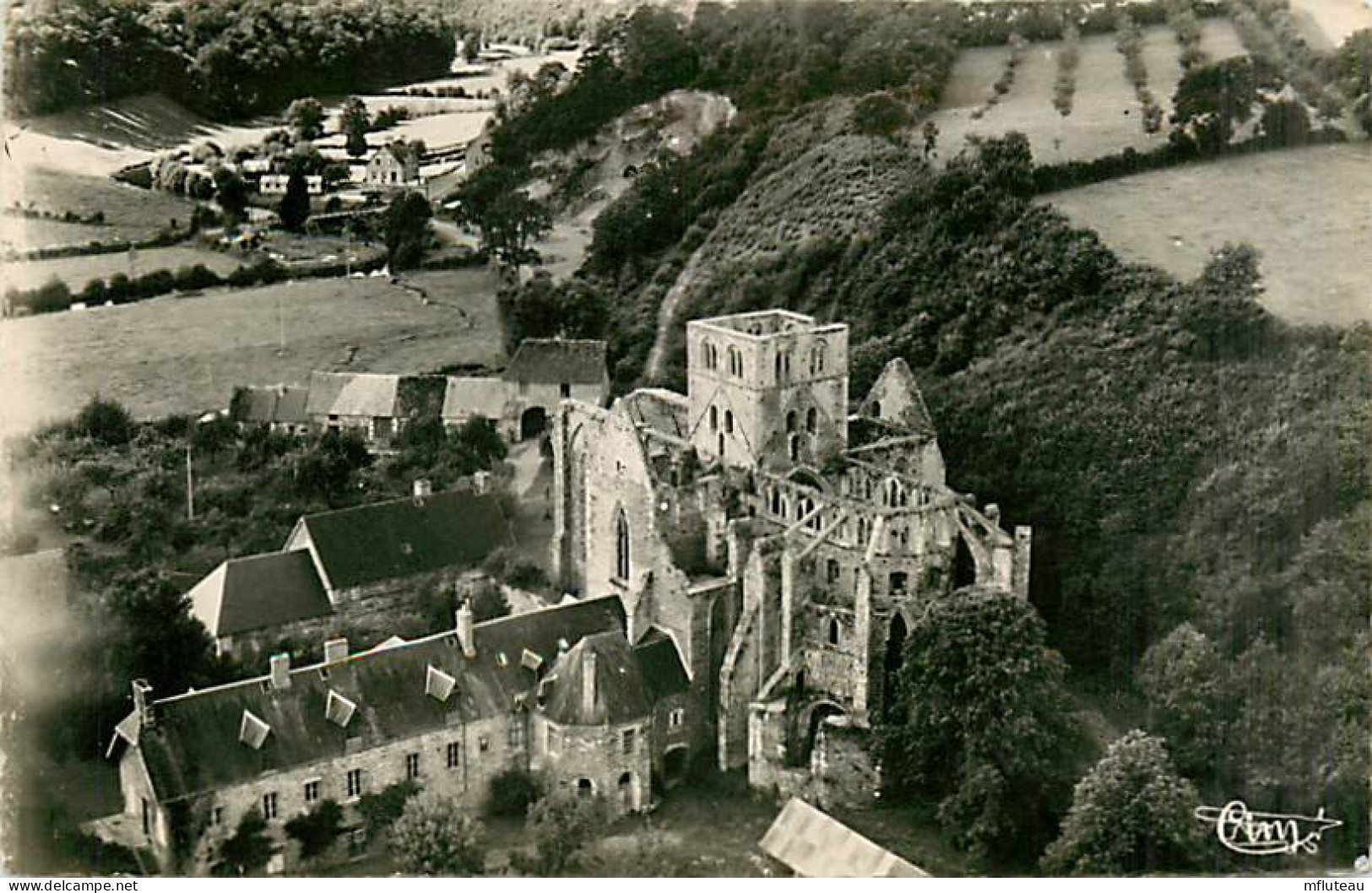 50* HAMBYE Abbaye  CPSM (petit Format)                MA93,0855 - Autres & Non Classés