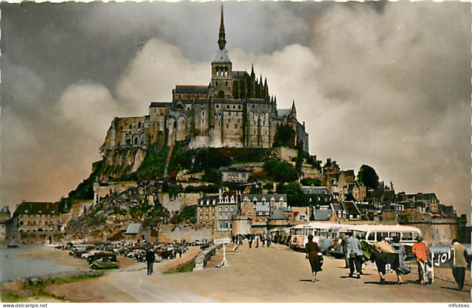 50* MONT ST MICHEL  La Digue  CPSM (petit Format)                MA93,0810 - Le Mont Saint Michel