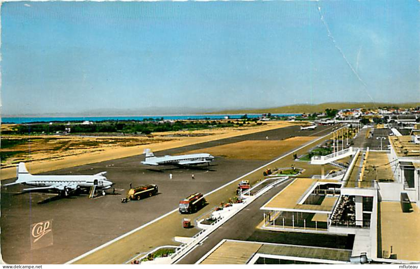 06* NICE  Aeroport   (pli Angle Droit)      CPSM(petit Format)         MA94,0460 - Other & Unclassified