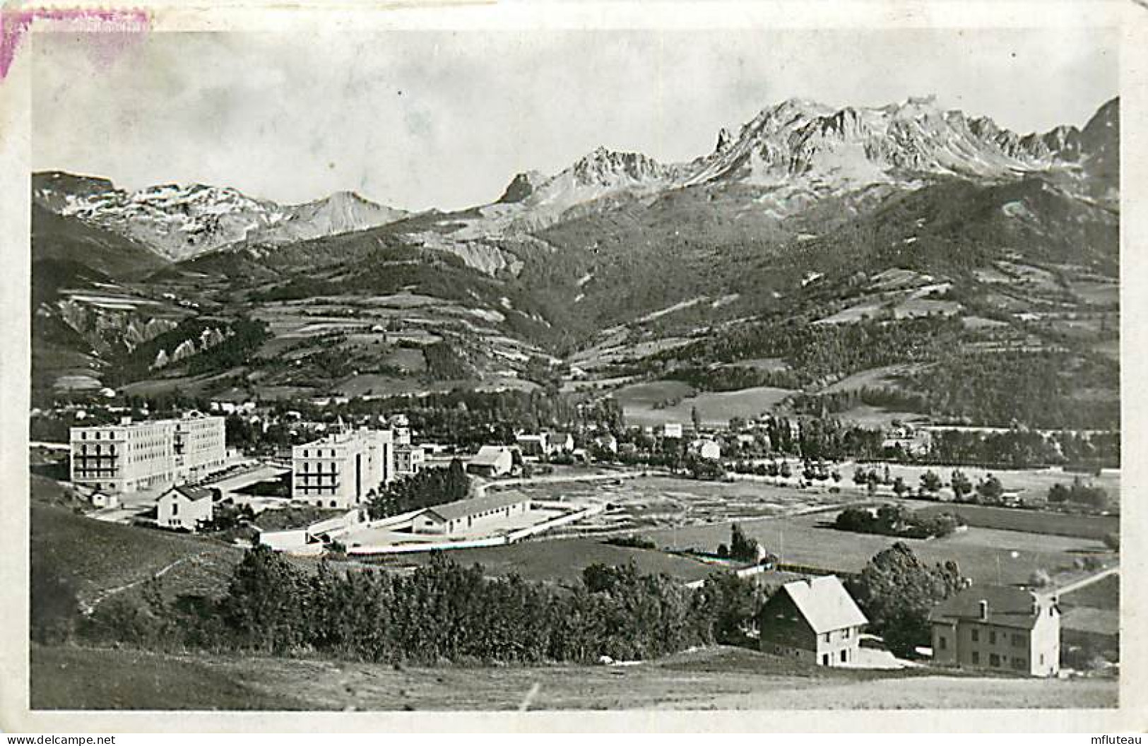 04* BARCELONNETTE  Les Casernes   CPSM(petit Format)                MA94,0384 - Fere En Tardenois