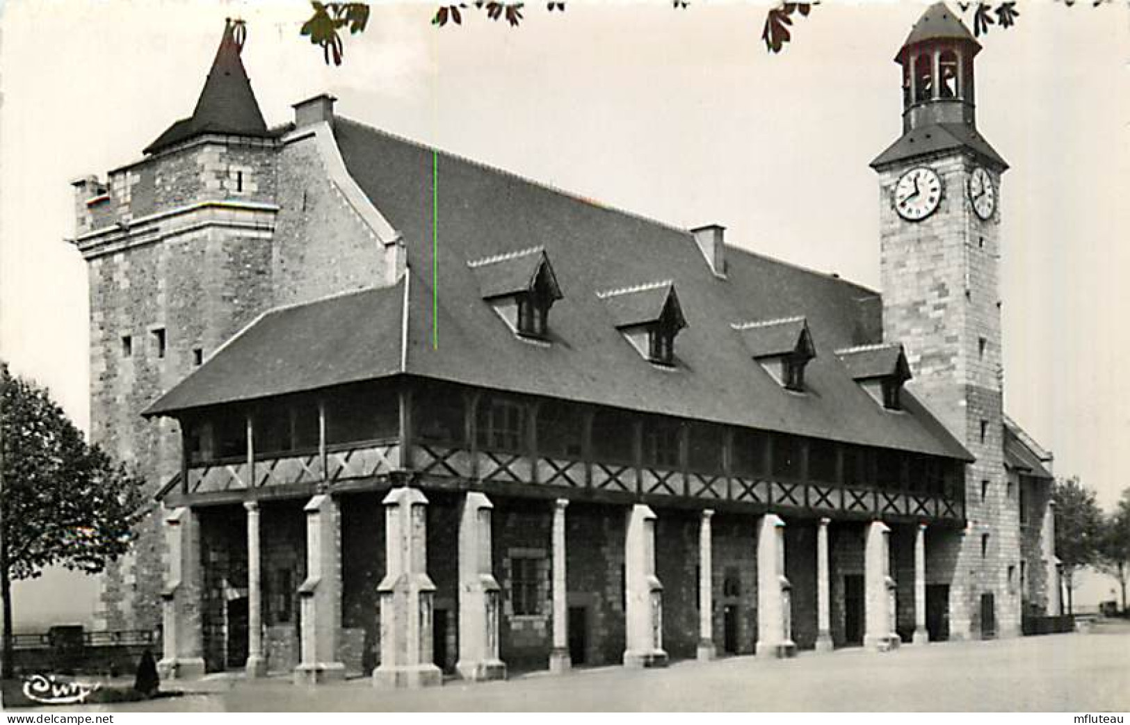 03* MONTLUCON Vieux Chateau      CPSM(petit Format)        MA94,0340 - Montlucon
