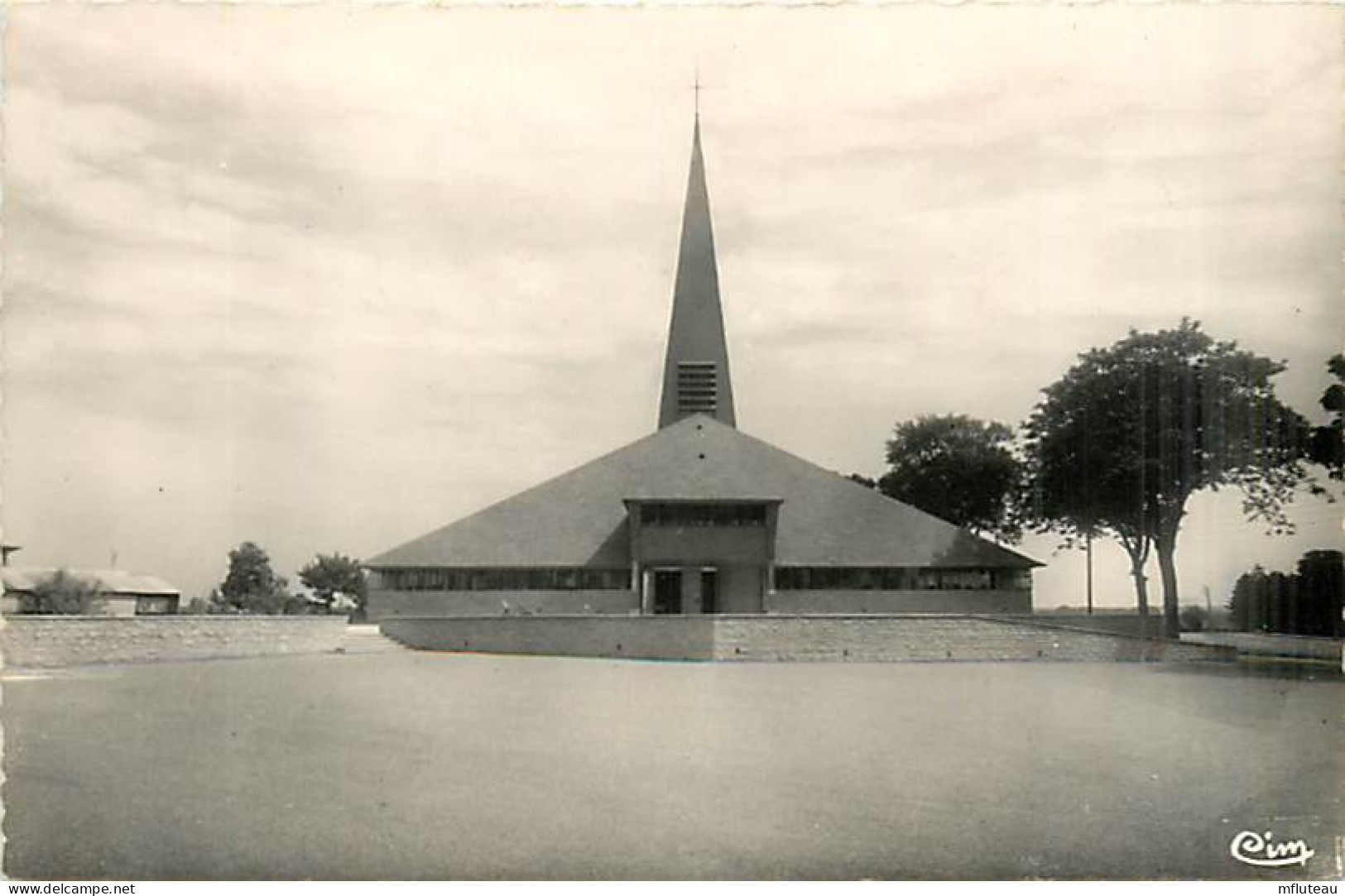 10* FONTAINE LES GRES         Eglise  CPSM(petit Format)         MA94,0875 - Altri & Non Classificati