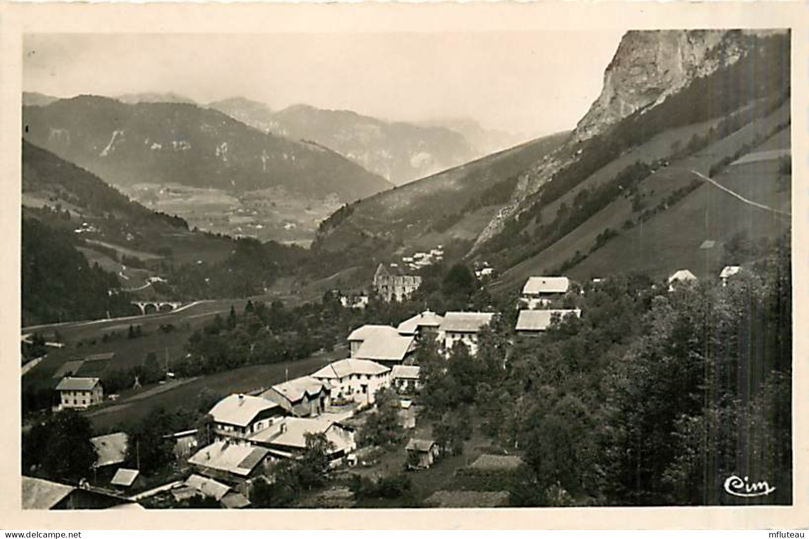 74* ST JEAN D AULPH  Village De L Abbaye  CPSM (petit Format)         MA96,0132 - Autres & Non Classés