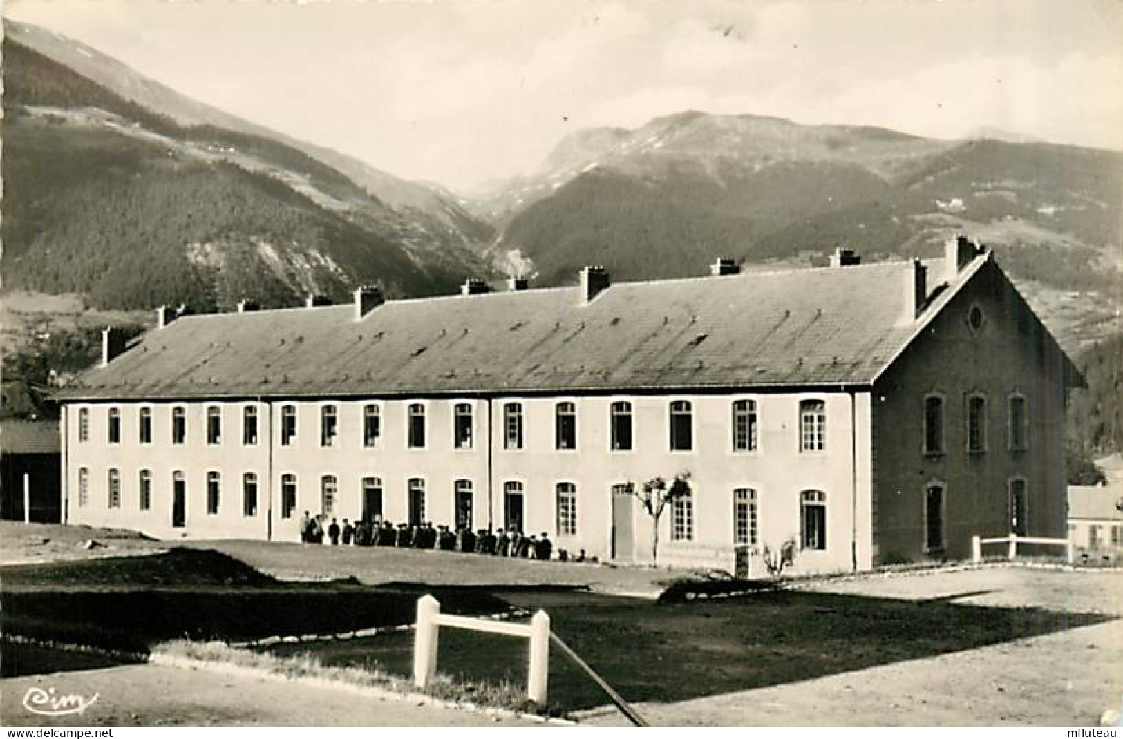 73* BOURG ST MAURICE   Casernes  (CPSM Petit Format)                 MA95,1271 - Bourg Saint Maurice