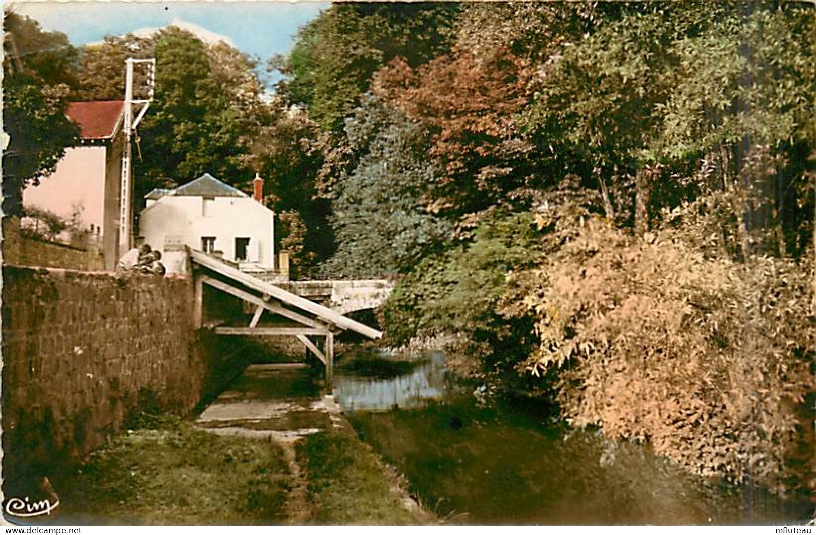 77* FONTAINE LE PORT Le Lavoir  CPSM (petit Format)       MA96,0572 - Autres & Non Classés