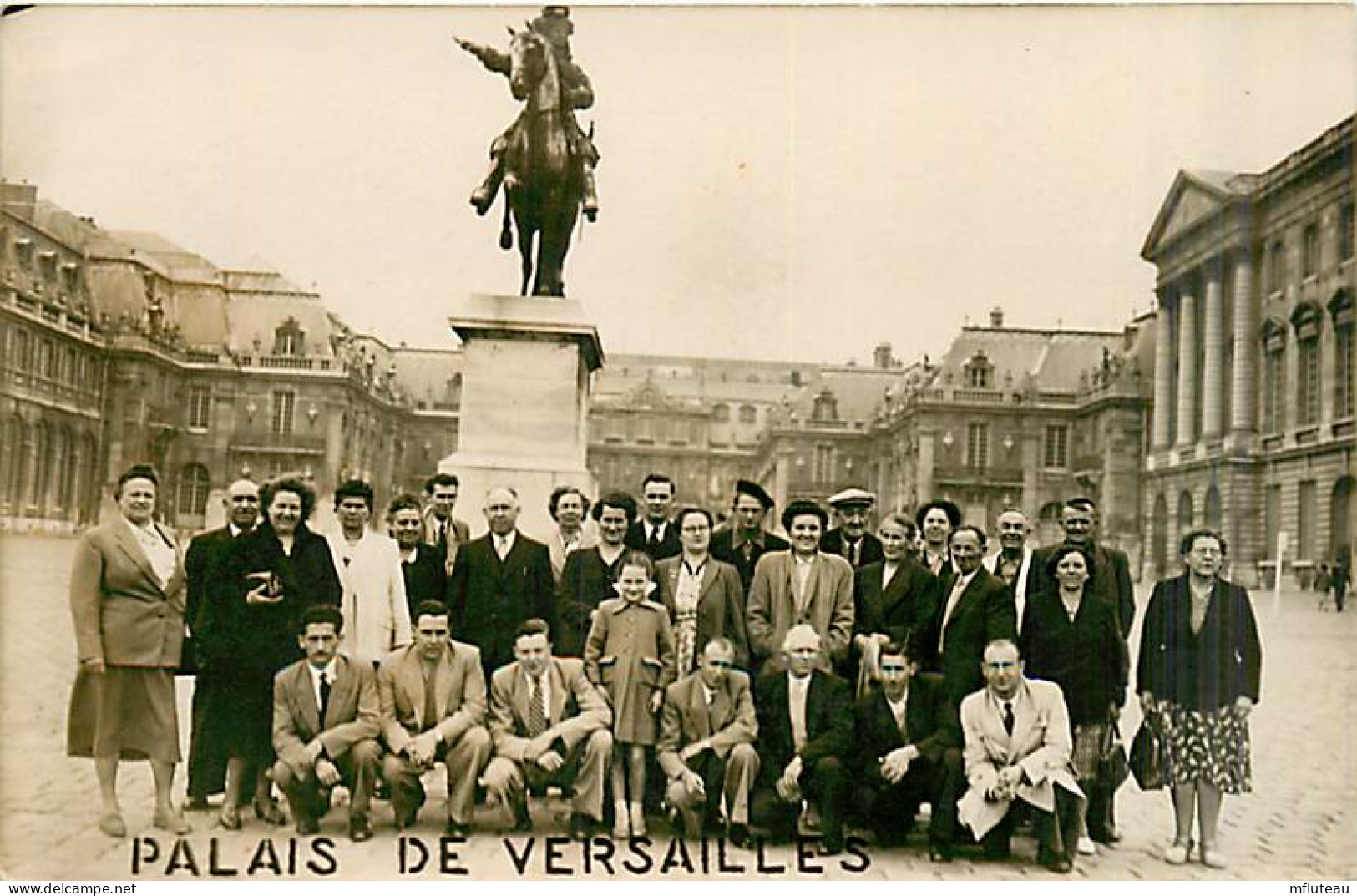 78* VERSAILLES  Carte Photo  Touristes       MA96,0914 - Versailles (Kasteel)