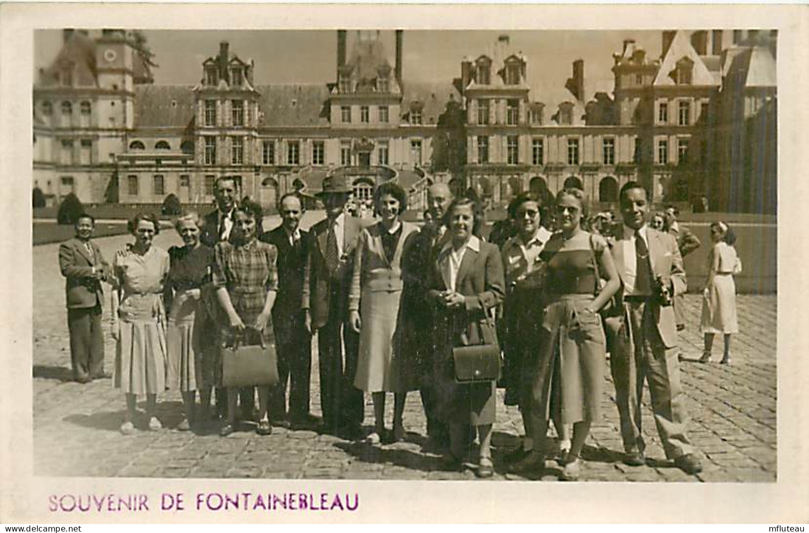 77* FONTAINEBLEAU  Carte Photo  Touristes (1951)    MA96,0905 - Fontainebleau