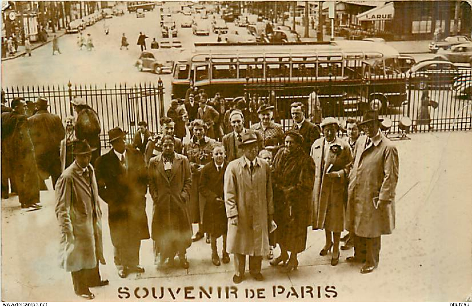 75* PARIS  Carte Photo  Touristes    MA96,0887 - Sonstige & Ohne Zuordnung