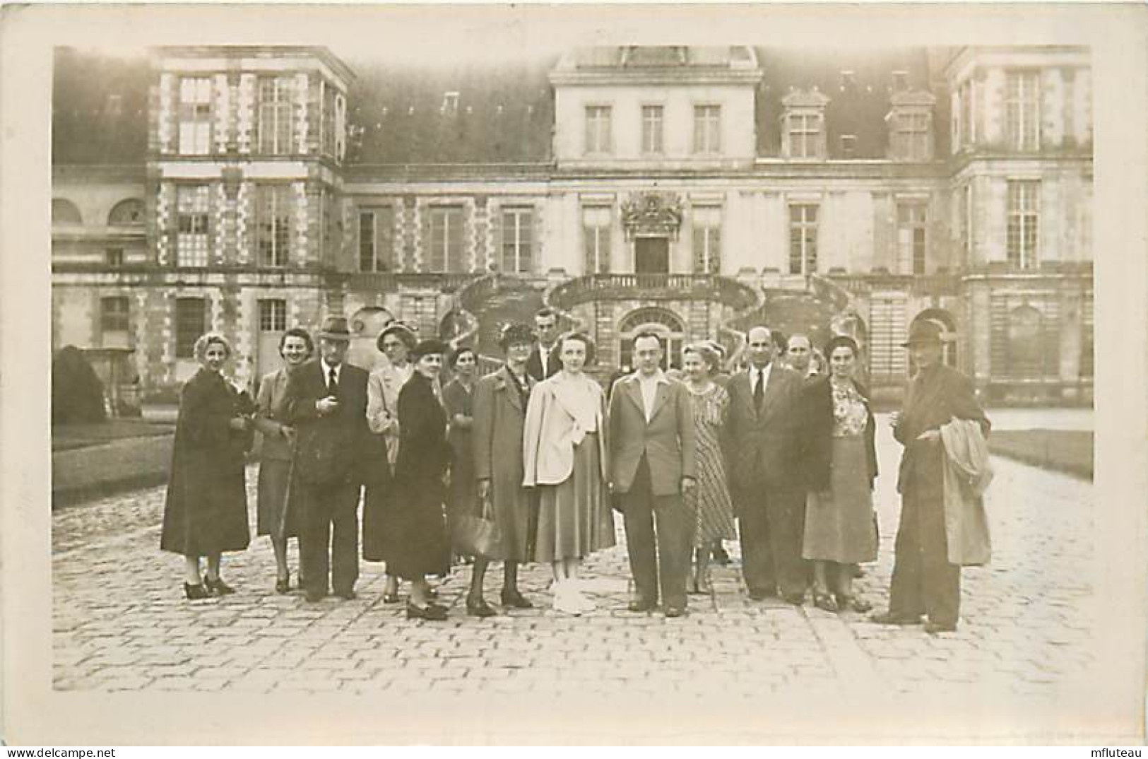 77* FONTAINEBLEAU  Carte Photo  Touristes    MA96,0889 - Fontainebleau