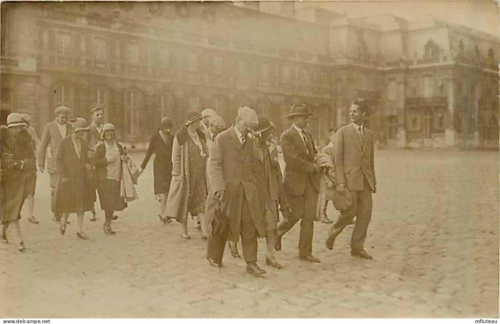 78* VERSAILLES  Carte Photo  Touristes   MA96,0884 - Versailles (Château)