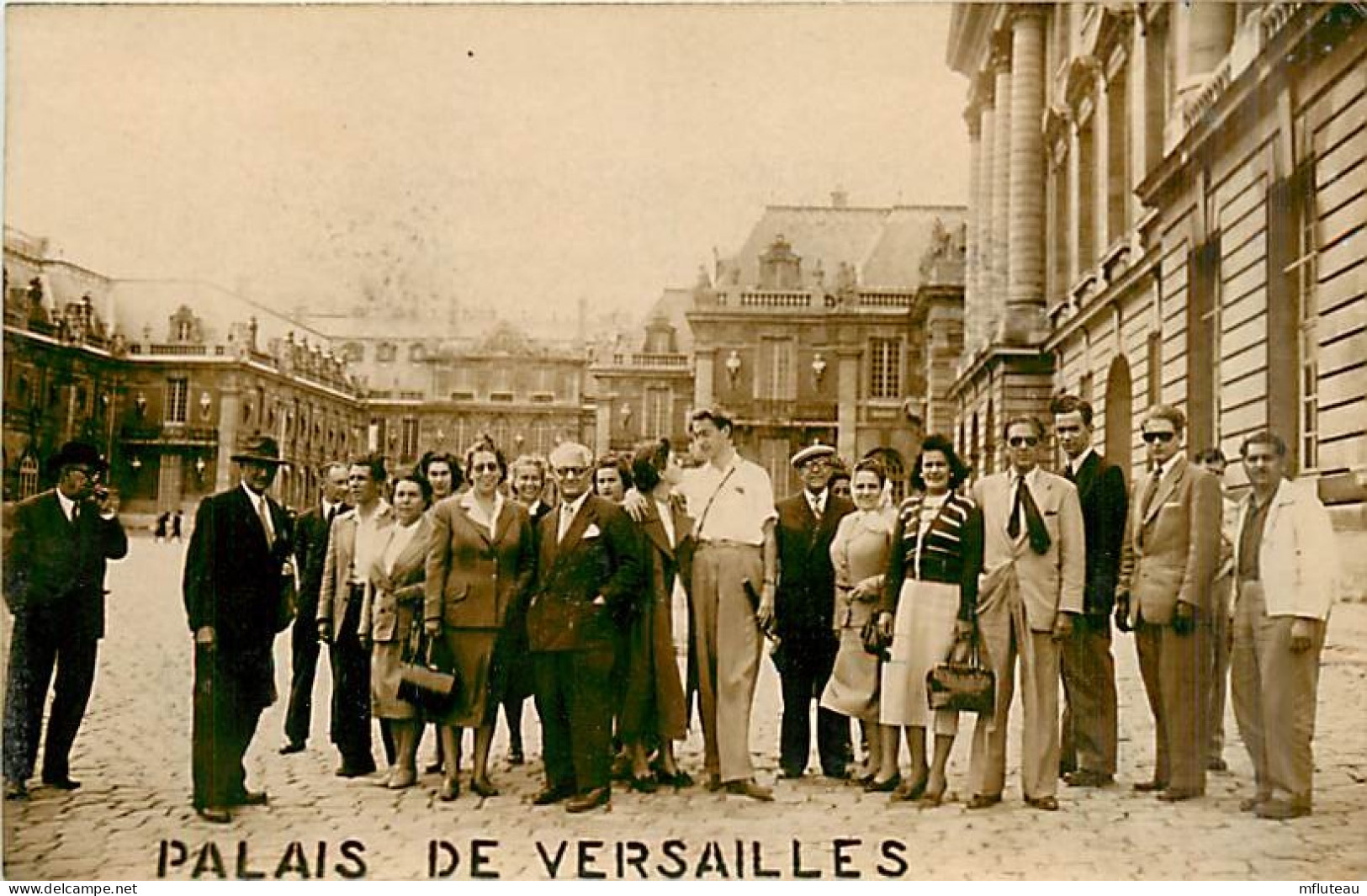 78* VERSAILLES  Carte Photo  Touristes   MA96,0881 - Versailles (Kasteel)