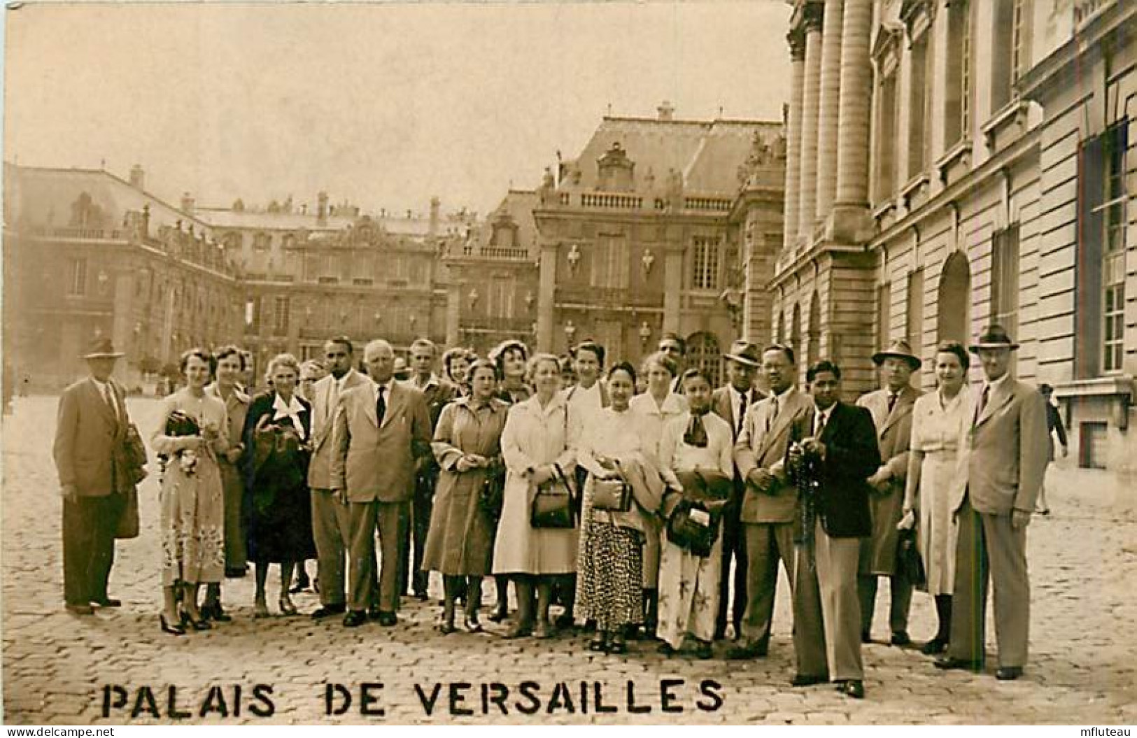 78* VERSAILLES  Carte Photo  Touristes  MA96,0872 - Versailles (Castello)