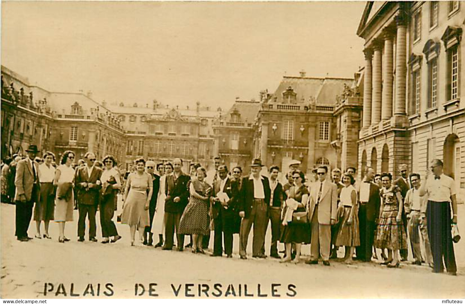 78* VERSAILLES  Carte Photo  Touristes  MA96,0871 - Versailles (Kasteel)