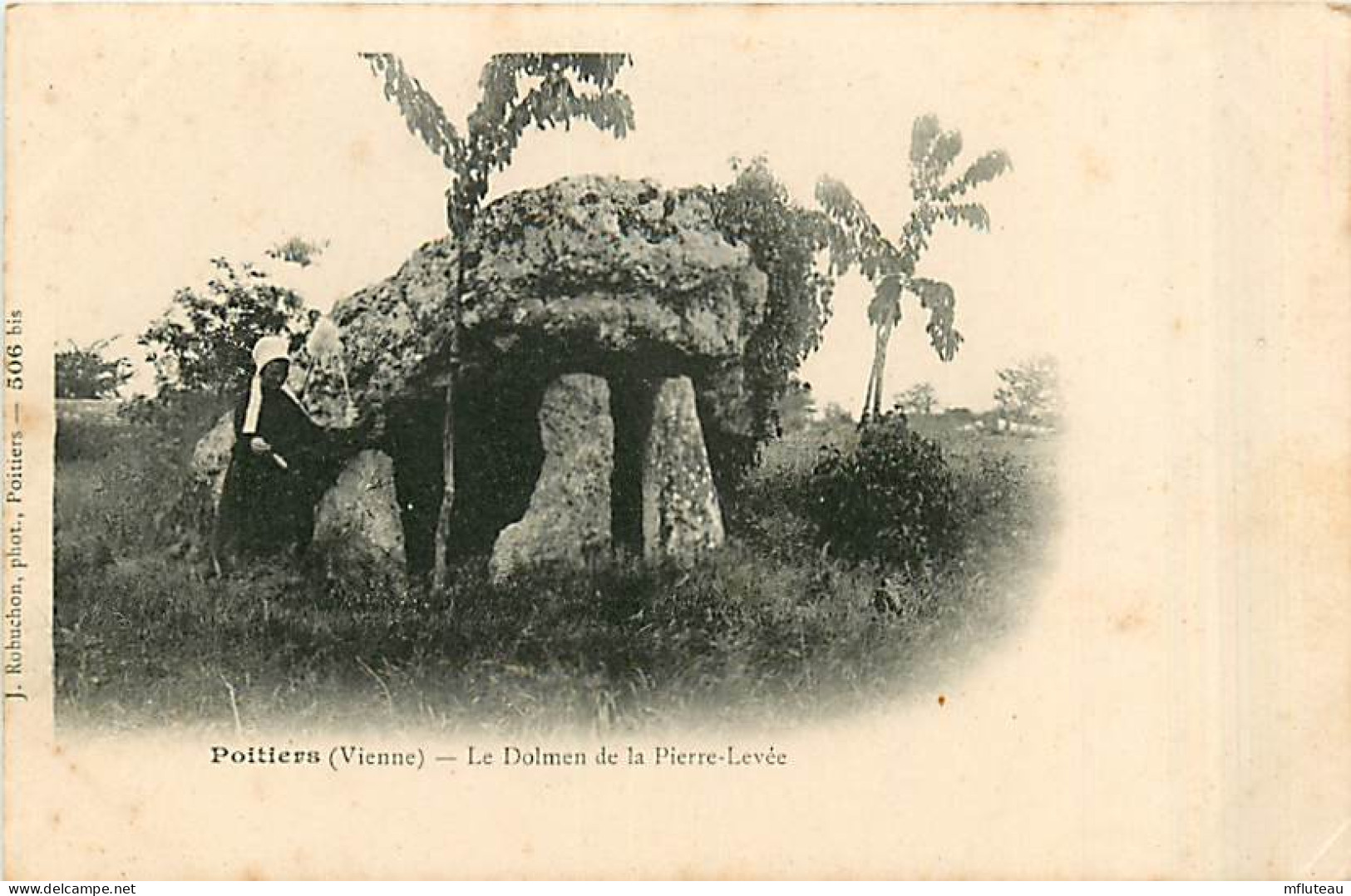 86* POITIERS  Dolmen      MA97,0830 - Poitiers