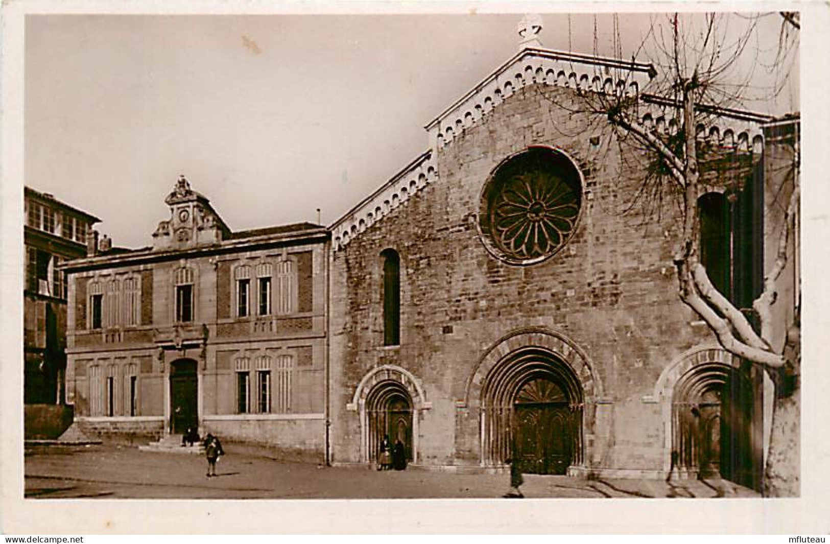 83* HYERES LES PALMIERS   Eglise                  MA97,0377 - Hyeres