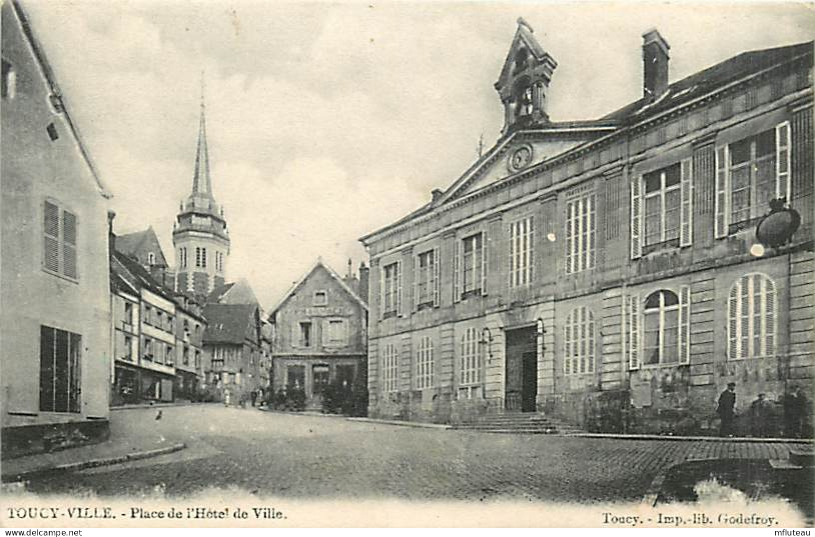 89* TOUCY  Place Mairie    MA97,1381 - Toucy