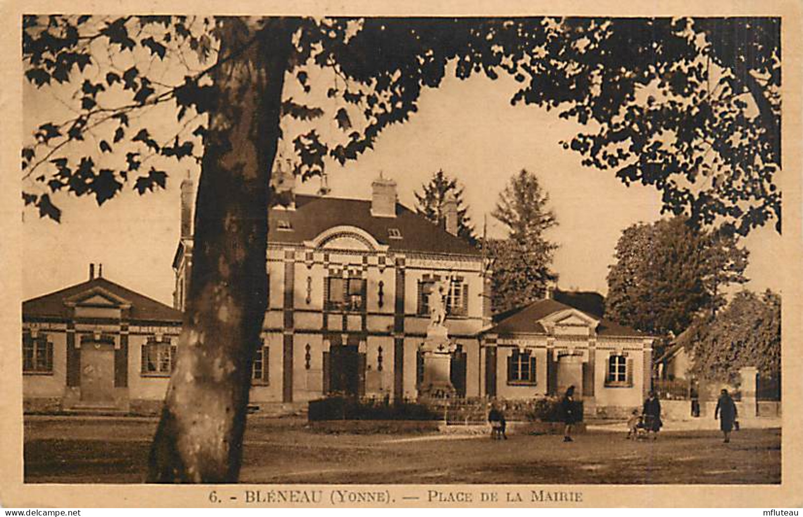 89* BLENEAU  Place De La Mairie         MA97,1361 - Bleneau