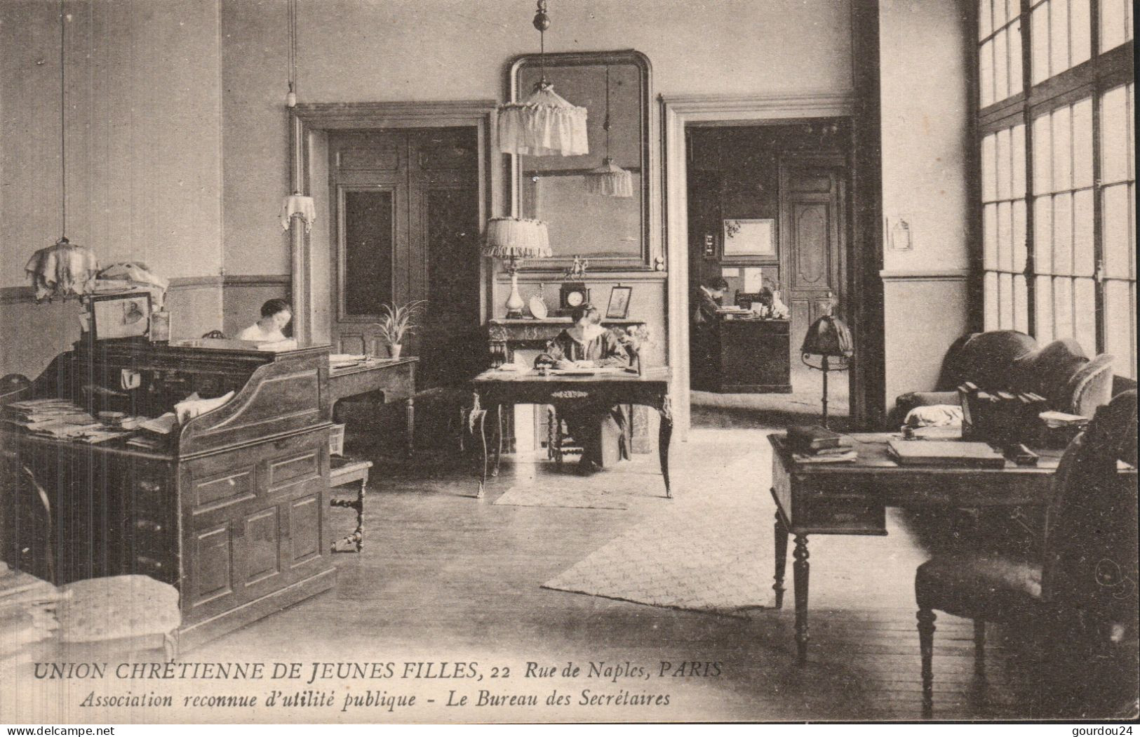 PARIS - Union Chrétienne De Jeunes De Filles, 22 Rue De Naples - Le Bureau Des Secrétaires - District 20