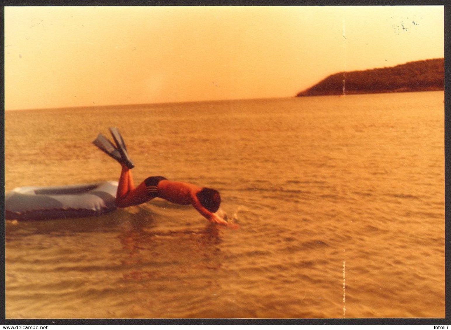 School Boy Jump Jumping In Voter  On Beach Old Photo 9x12 Cm #41159 - Anonyme Personen