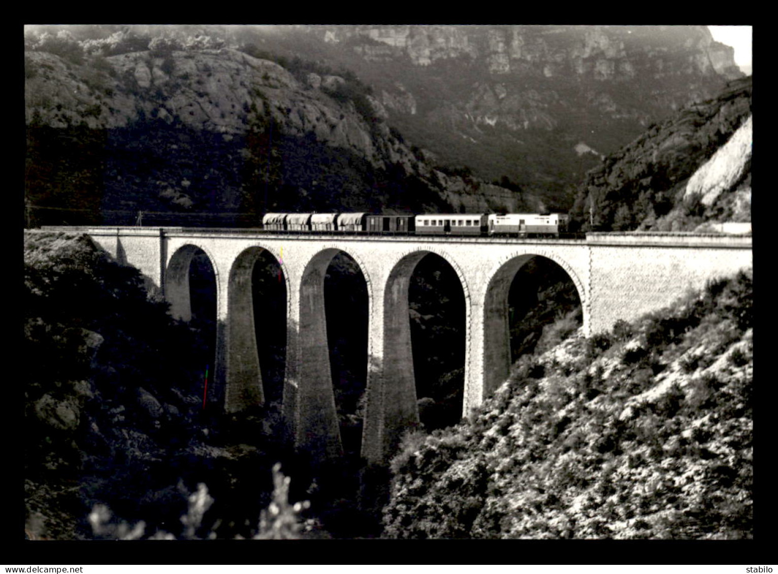 04 - ENVIRONS D'ANNOT - TRAIN MIXTE POUR NICE SUR LE VIADUC DE CHEMIN DE FER DU COLOMP - Andere & Zonder Classificatie