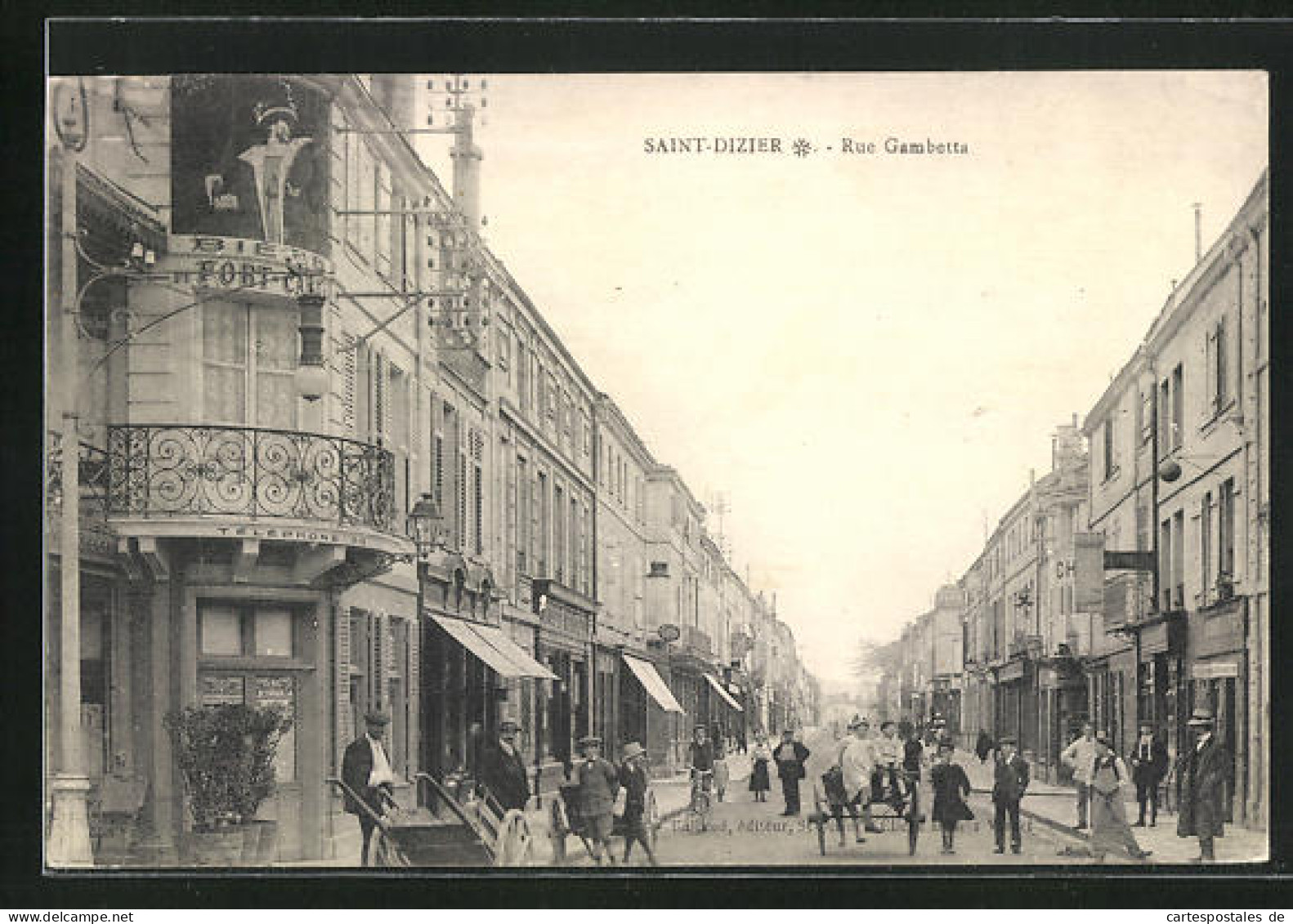 CPA Saint-Dizier, Rue Gambetta, Vue De La Rue  - Saint Dizier