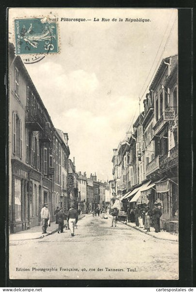 CPA Toul, La Rue De La République, Vue De La Rue  - Toul