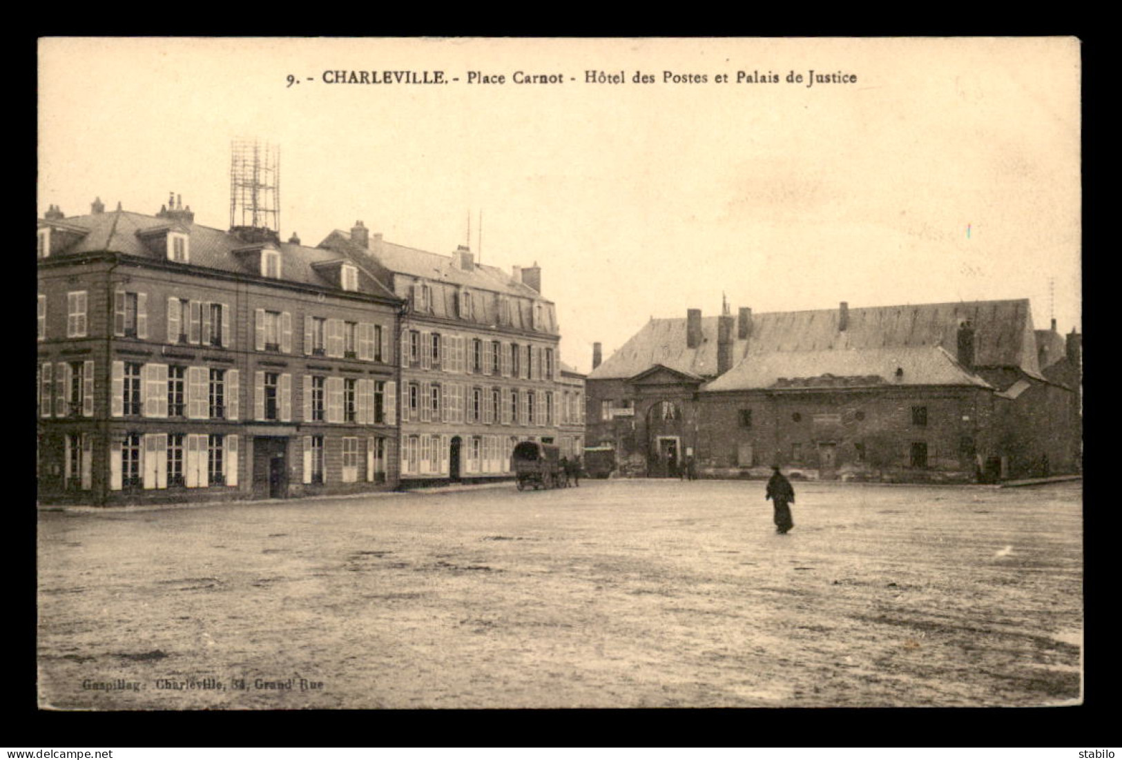 08 - CHARLEVILLE - PLACE CARNOT - HOTEL DES POSTES ET PALAIS DE JUSTICE - Charleville