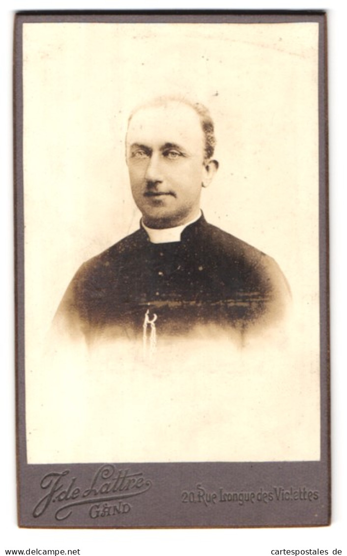 Fotografie J. De Lattre, Gand, 20, Rue Longue Des Violettes, Portrait Geistlicher In Robe  - Célébrités