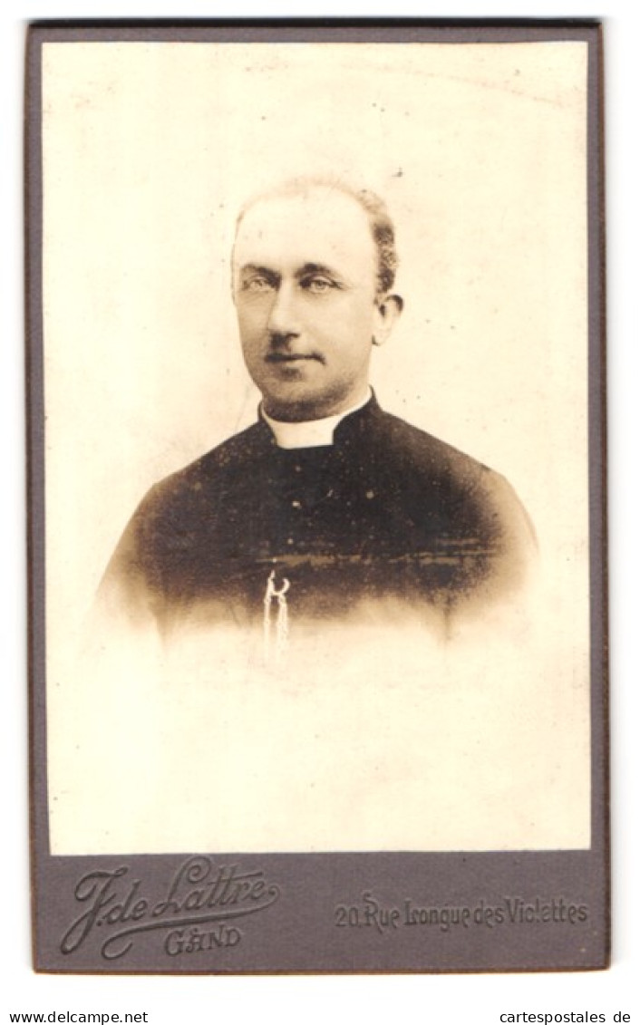 Fotografie J. De Lattre, Gand, 20, Rue Longue Des Violettes, Portrait Geistlicher In Robe  - Beroemde Personen