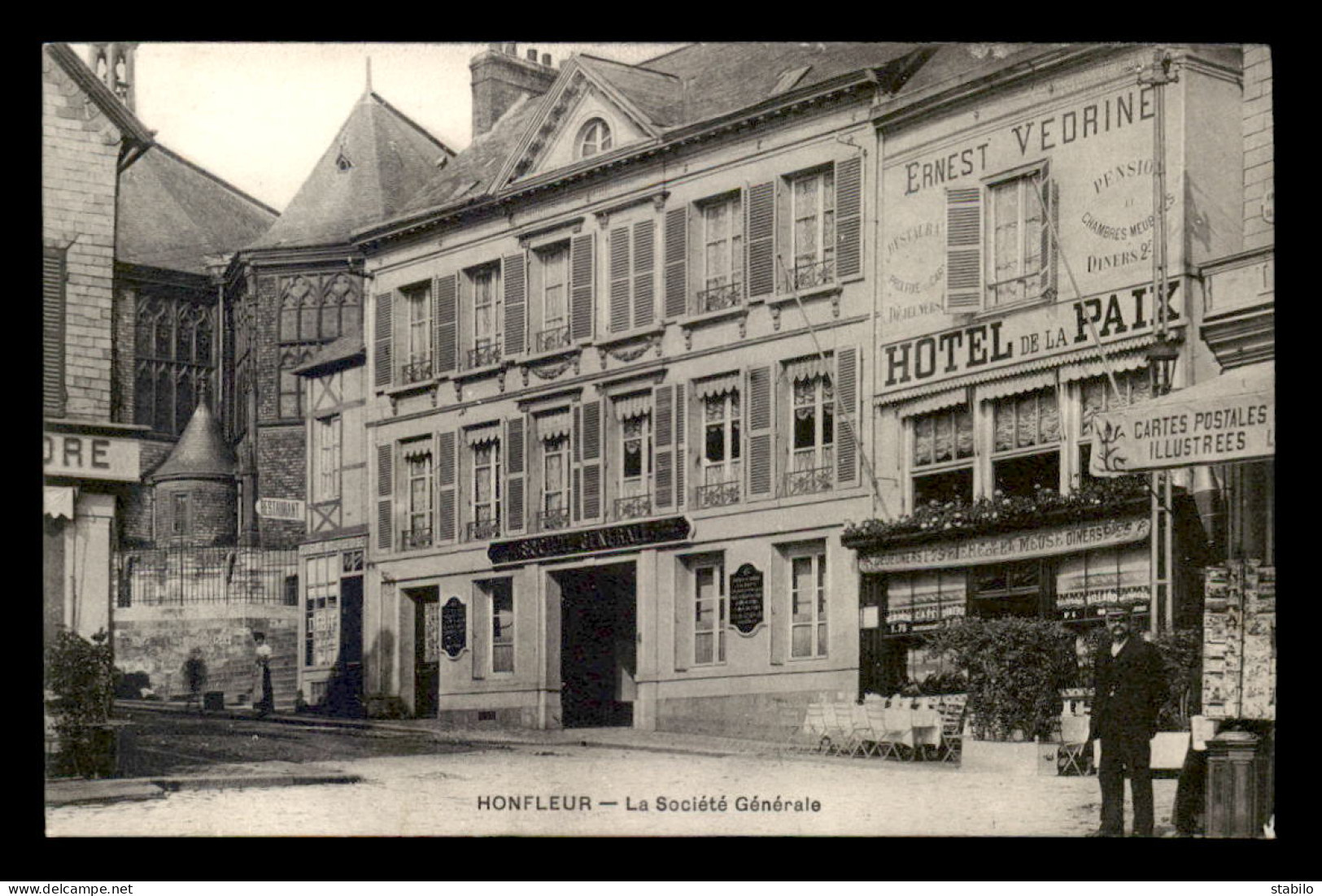 14 - HONFLEUR - BANQUE SOCIETE GENERALE - MAGASIN DE CARTES POSTALES - HOTEL DE LA PAIX - Honfleur