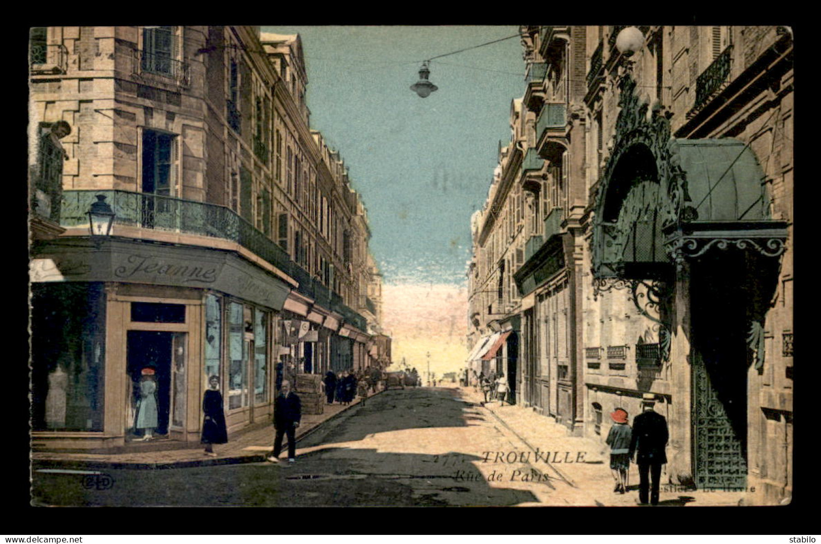 14 - TROUVILLE - RUE DE PARIS - CARTE COLORISEE - Trouville