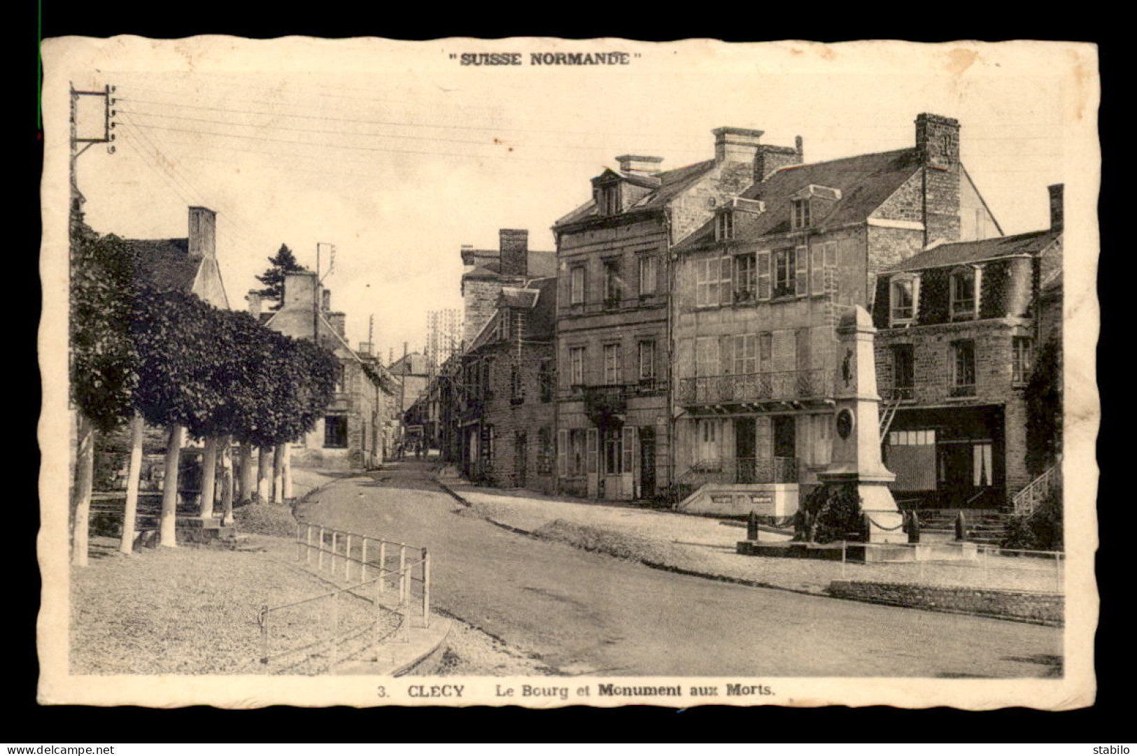 14 - CLECY - LE BOURG ET LE MONUMENT AUX MORTS - Clécy