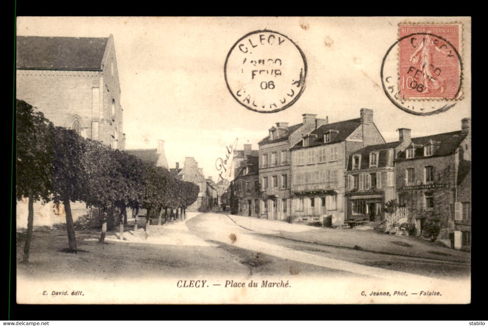 14 - CLECY - PLACE DU MARCHE - Clécy