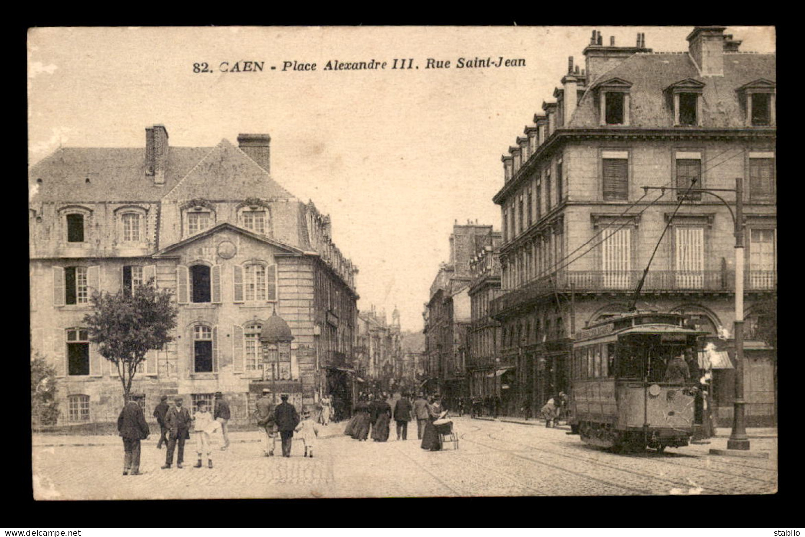 14 - CAEN - PLACE ALEXANDRE III ET RUE ST-JEAN - TRAMWAY - Caen