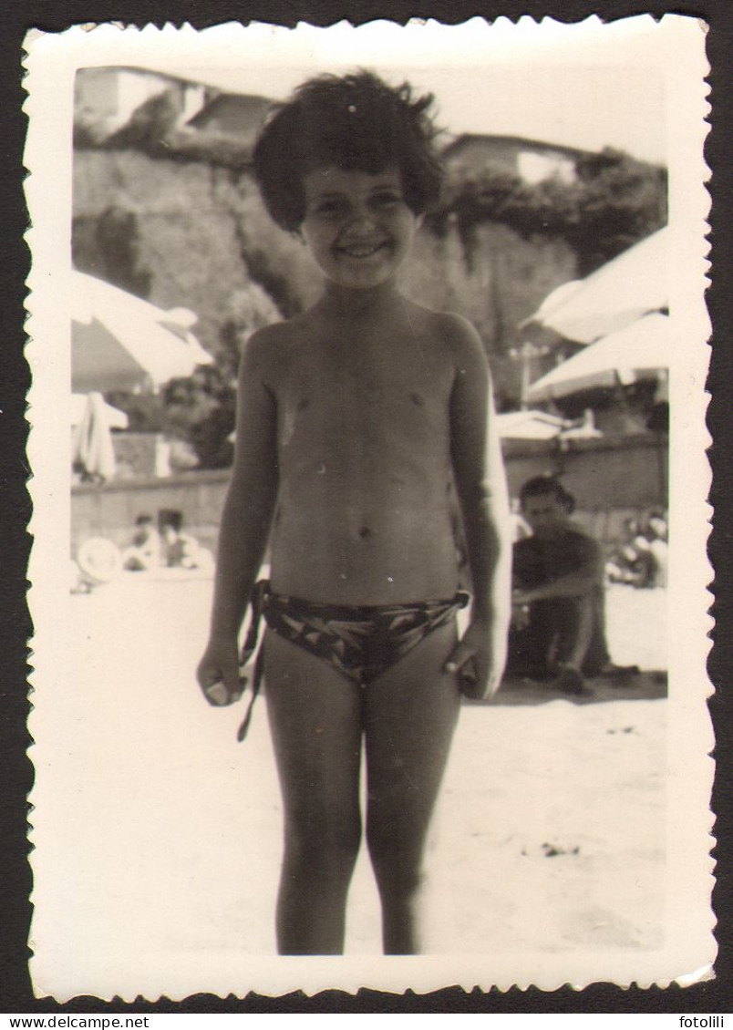 Girl Smiling On Beach   Old Photo 6x9 Cm #41171 - Anonyme Personen