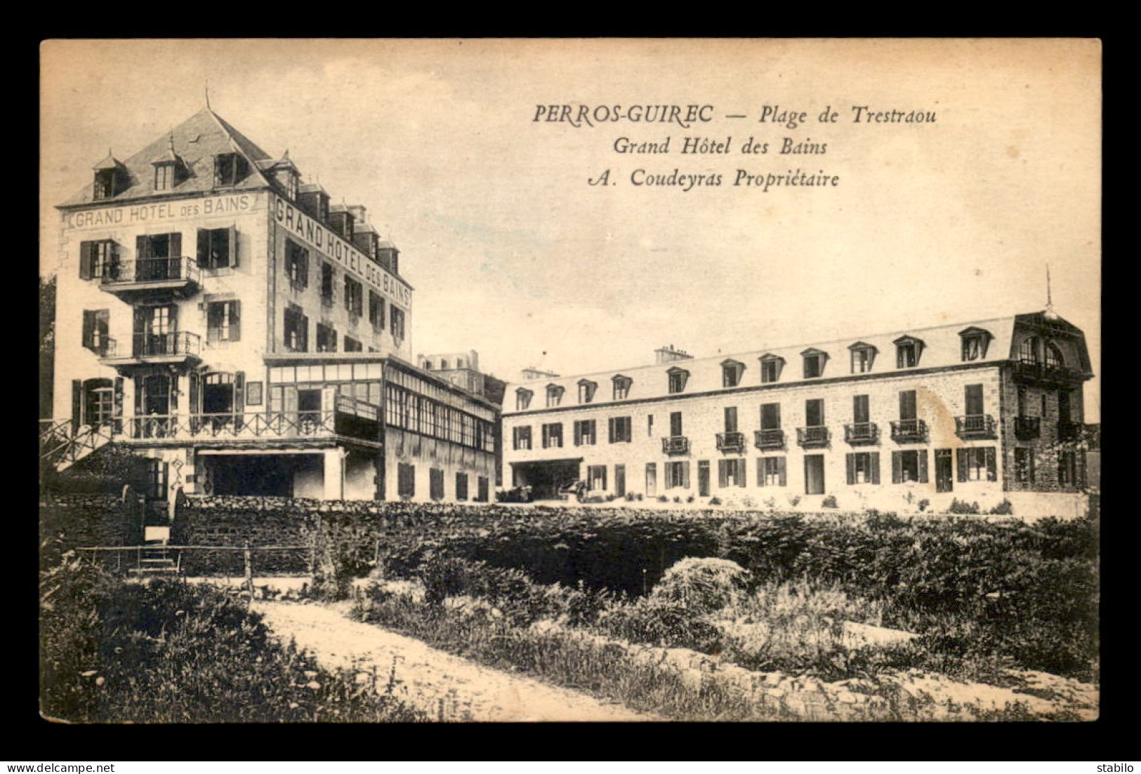 22 - PERROS-GUIREC - PLAGE DE TRESTRAOU - GRAND HOTEL DES BAINS A. COUDEYRAS PROPRIETAIRE - PUBLICITE AU VERSO - Perros-Guirec