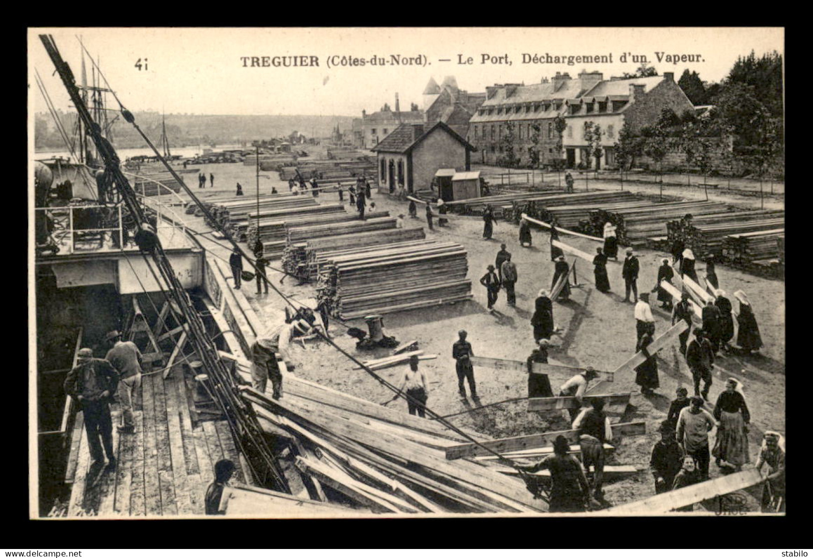 22 - TREGUIER - LE PORT - DECHARGEMENT D'UN VAPEUR - Tréguier