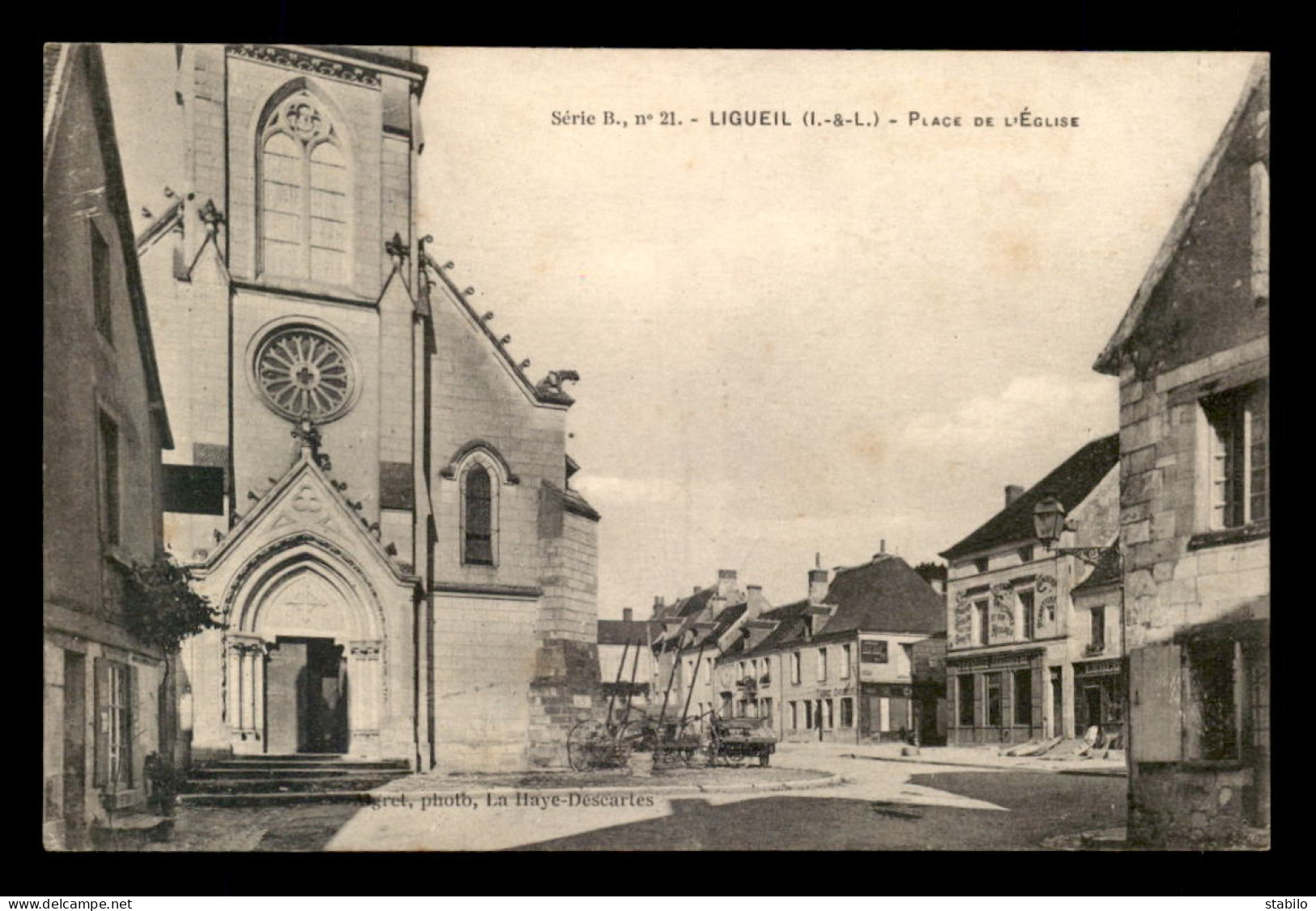 37 - LIGUEIL - PLACE DE L'EGLISE - Autres & Non Classés