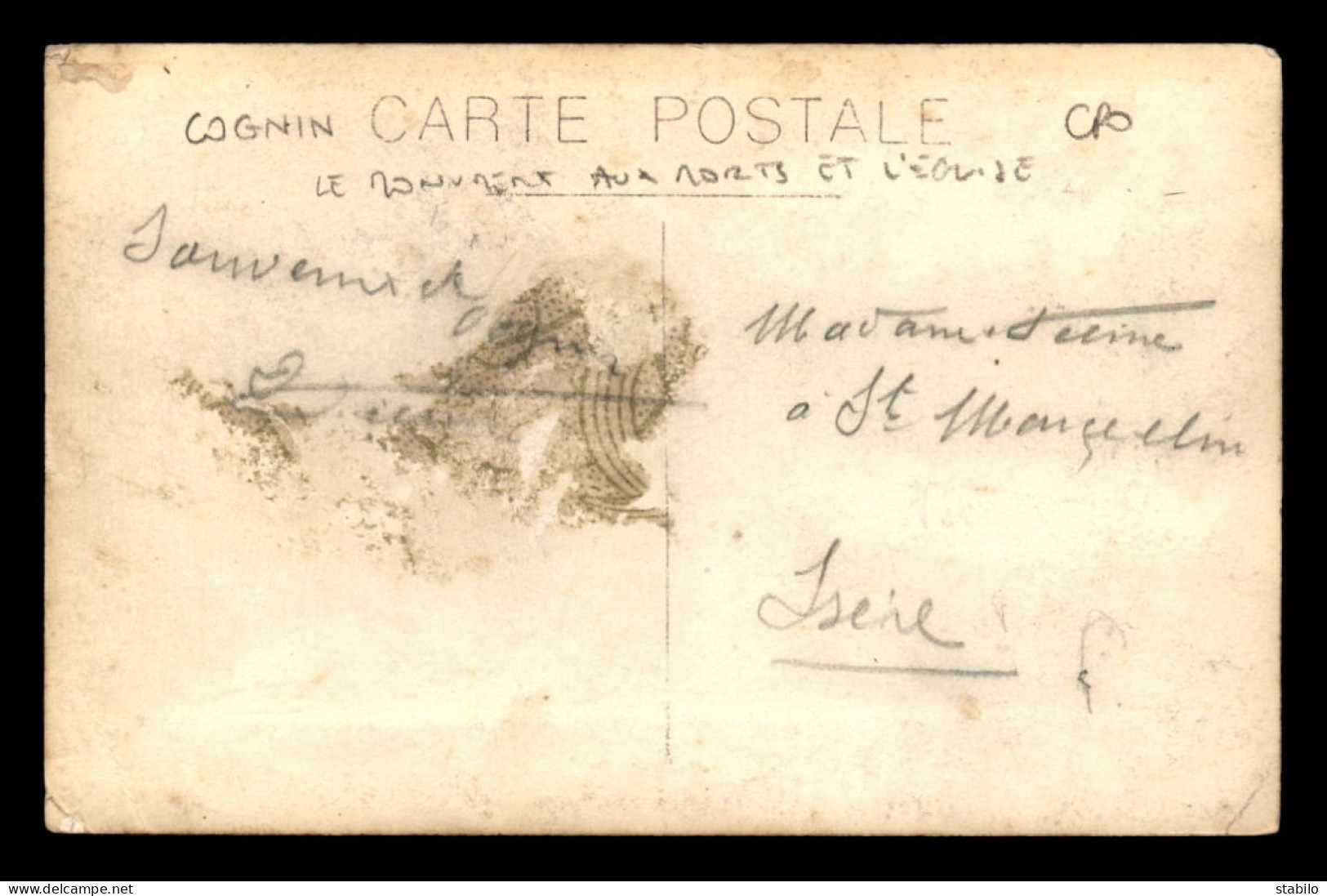 38 - COGNIN - LE MONUMENT AUX MORTS ET L'EGLISE - CARTE PHOTO ORIGINALE - Other & Unclassified