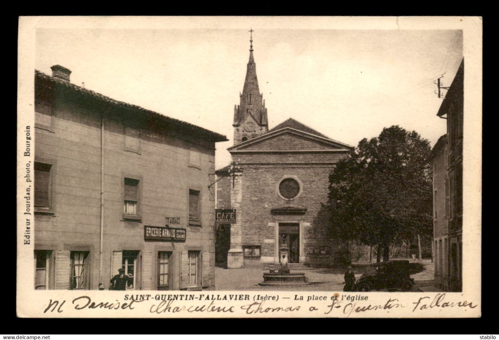 38 - ST-QUENTIN-FALLAVIER - LA PLACE ET L'EGLISE - CAFE-EPICERIE ARNAUD - Sonstige & Ohne Zuordnung