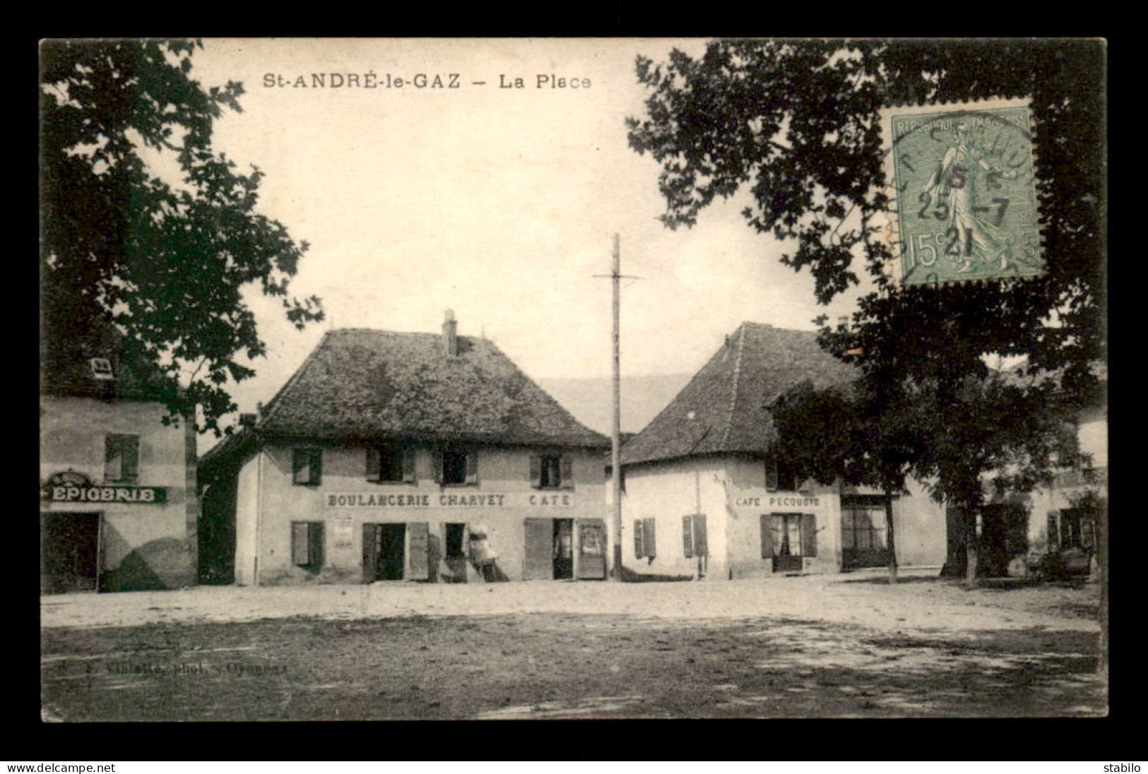 38 - ST-ANDRE-LE-GAZ - LA PLACE - CAFE-BOULANGERIE CHARVEY - CAFE PECQUOIS - Saint-André-le-Gaz