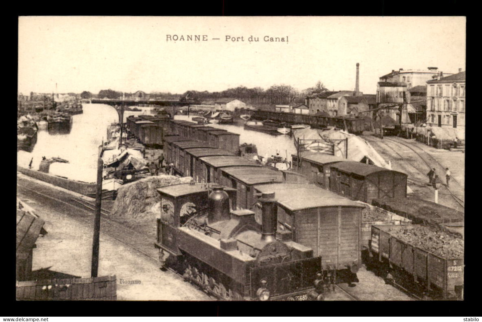 42 - ROANNE - PORT DU CANAL - LOCOMOTIVE ET WAGONS DE CHEMIN DE FER - Roanne