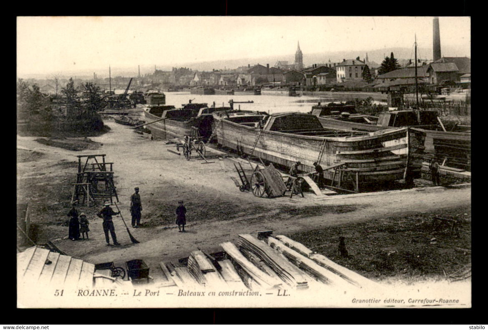 42 - ROANNE - LE PORT - BATEAUX EN CONSTRUCTION - PENICHE - Roanne