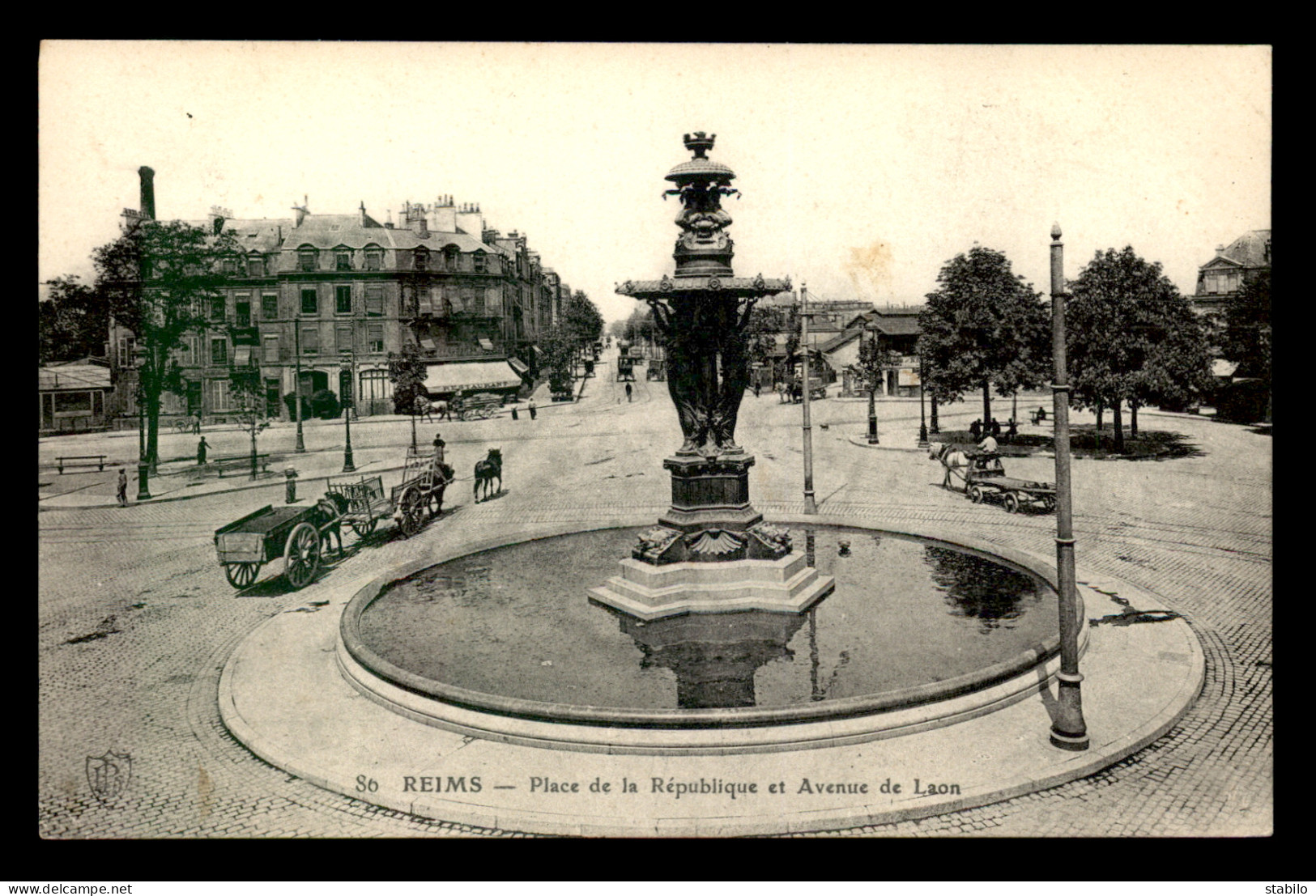 51 - REIMS - PLACE DE LA REPUBLIQUE ET AVENUE DE LAON - Reims