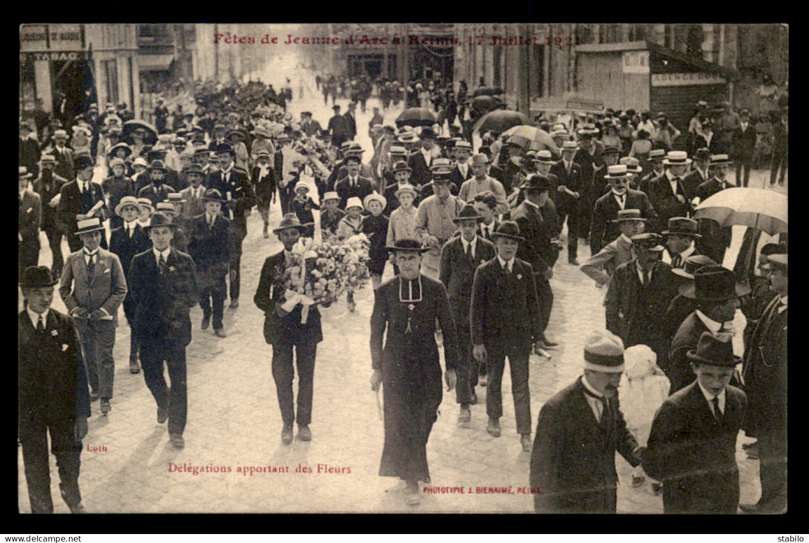 51 - REIMS - FETES DE JEANNE D'ARC DU 12 JUILLET 1921 - DELEGATION APPORTANT DES FLEURS - Reims