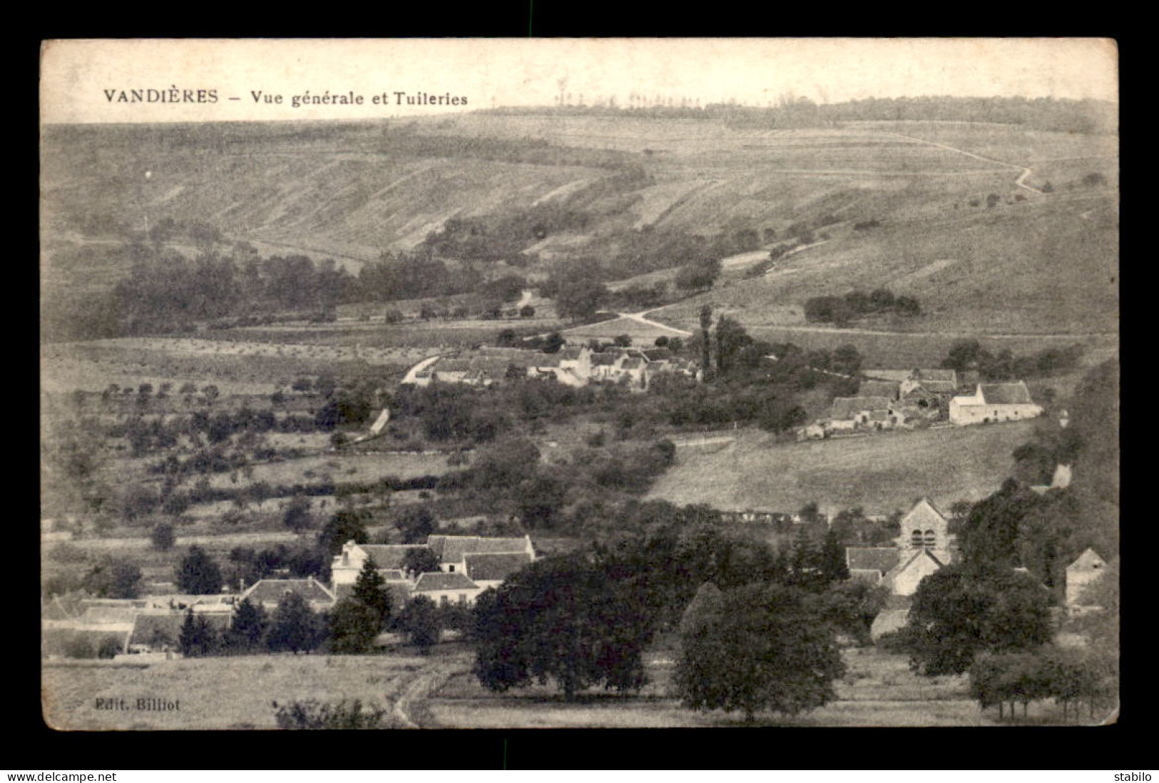 51 - VANDIERES - VUE GENERALE ET TUILERIES - Autres & Non Classés