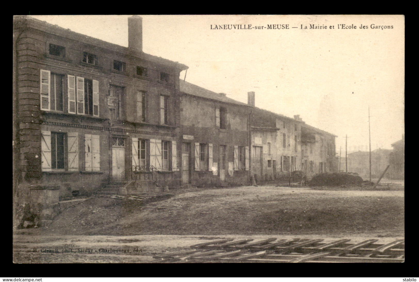 55 - LANEUVILLE-SUR-MEUSE - LA MAIRIE ET L'ECOLE DES GARCONS - EDITEUR H. GERAULT - Altri & Non Classificati