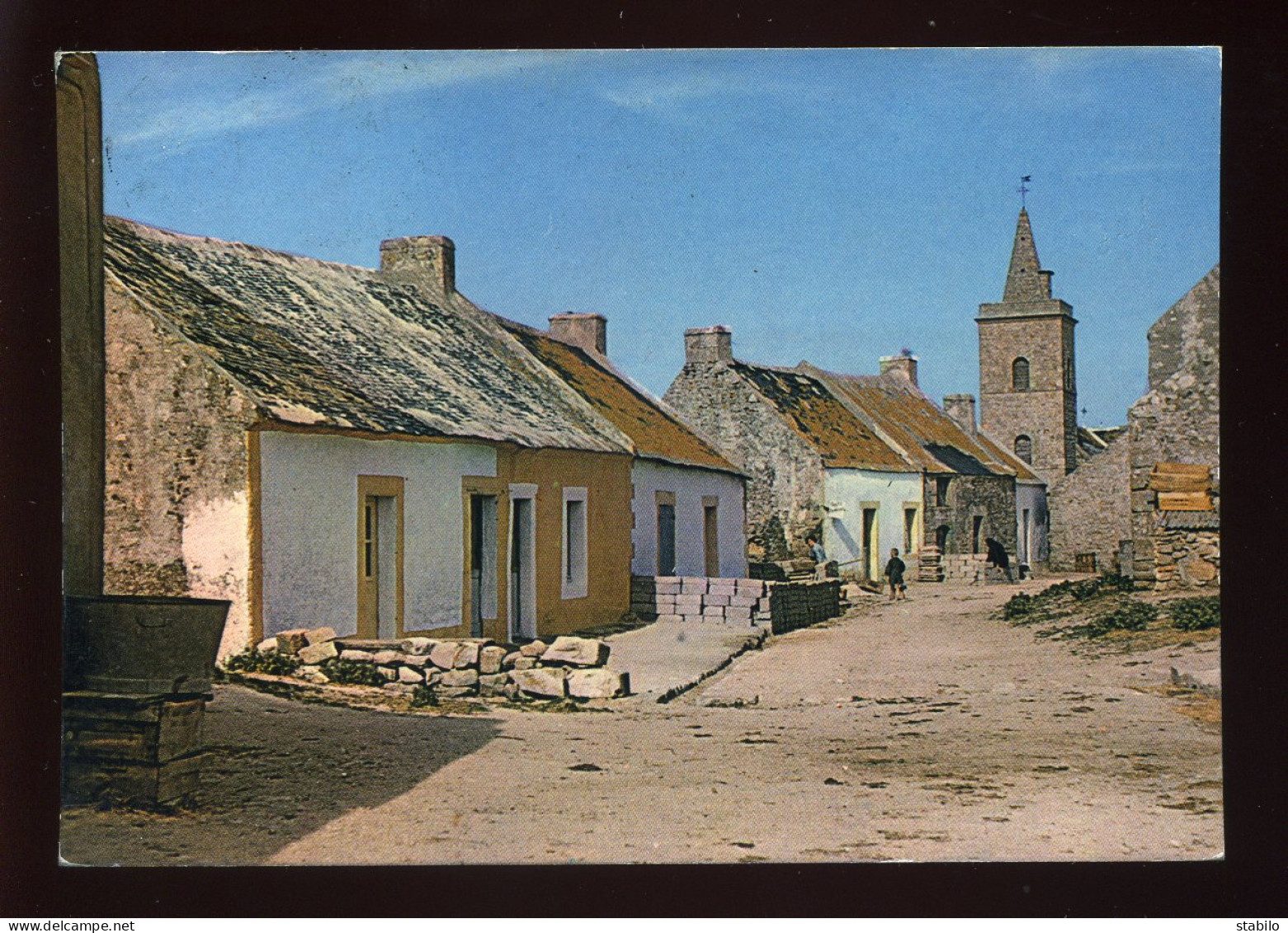 56 - ILE DE HOUAT - RUE NORD DU VILLAGE ET L'EGLISE - Altri & Non Classificati