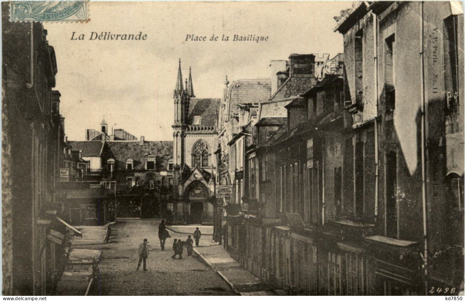 La Delivrande - Place De La Basilique - La Delivrande